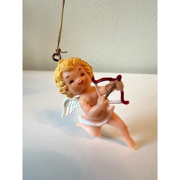 Vintage Cupid Angel Wing Cherub holding Bow Arrow Plastic Ornament - Picture 2 of 8